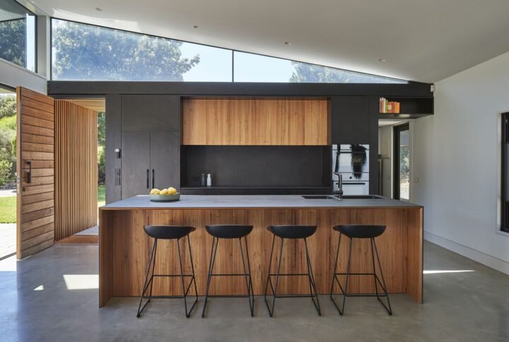 Modern kitchen interior ideas with stylish cabinets, lighting, and décor